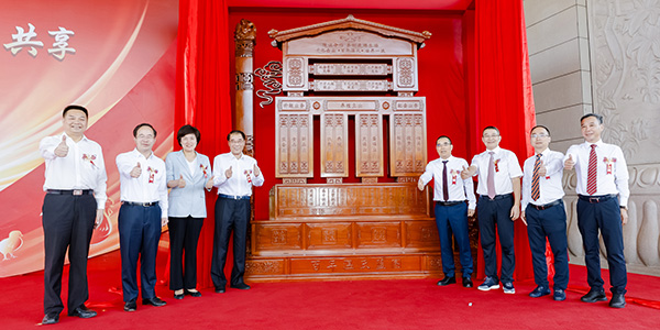 0为疏导集团发展方向,加强企业凝聚力,在集团创业40周年之际,董事会精心设计了百年UG环球官网蓝图-2.jpg